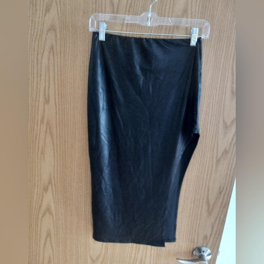 Nwt pretty little things fake leather skirt - Picture 4 of 4